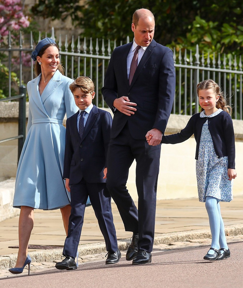  2022. áprilisának húsvétján Vilmos herceg, Katalin hercegné és két idősebb gyermekük, György herceg és Sarolta hercegnő 