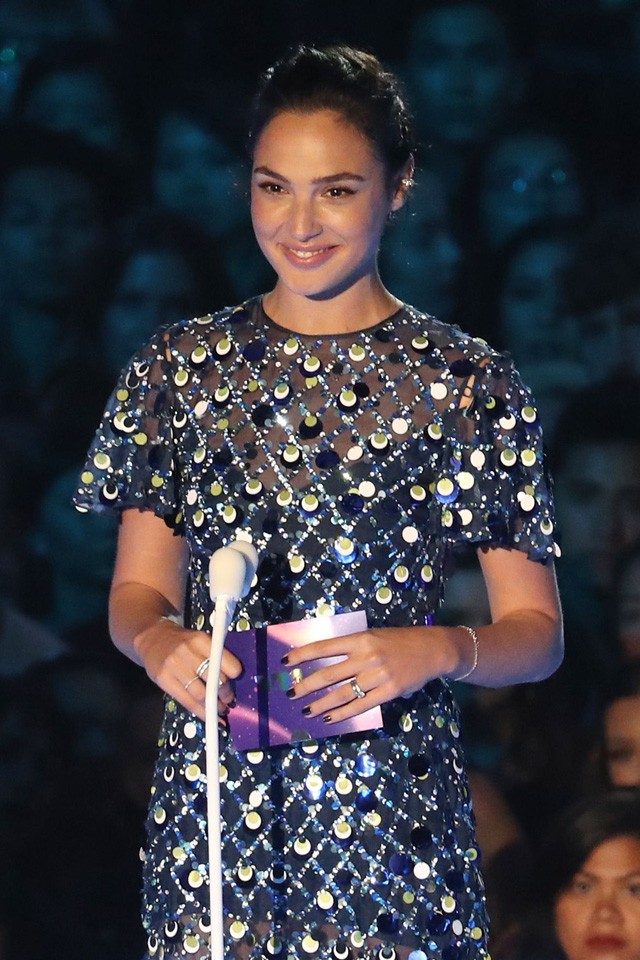 Gal Gadot sellőnek öltözött az MTV VMA-ra, és gyönyörű!