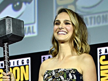 Szexi miniben jelentette be Natalie Portman, hogy ő lesz a női Thor