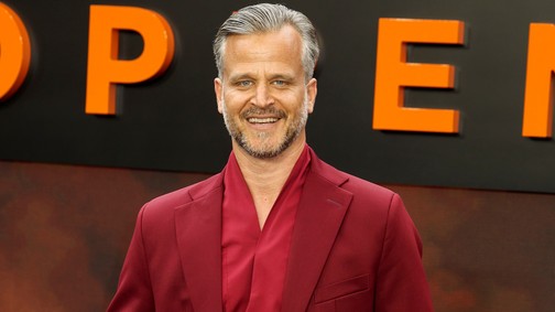 Rami Malek is megdicsérte Haumann Máté öltözékét az Oppenheimer bemutatóján