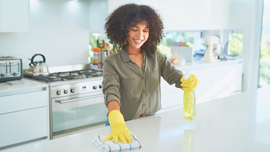 Ezt a részét a hűtőnek mindenki elfelejti tisztítani, pedig balesetveszélyes lehet, és a villanyszámlát is megdobhatja