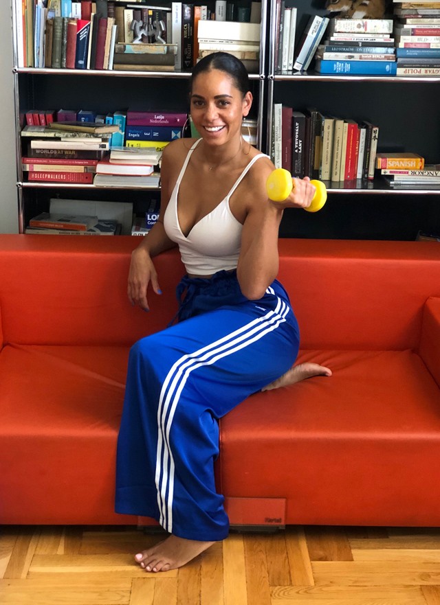 Mtenga Bianca egy nagyon trendi edzőszettet mutat be, amit még az utcán is viselhetsz