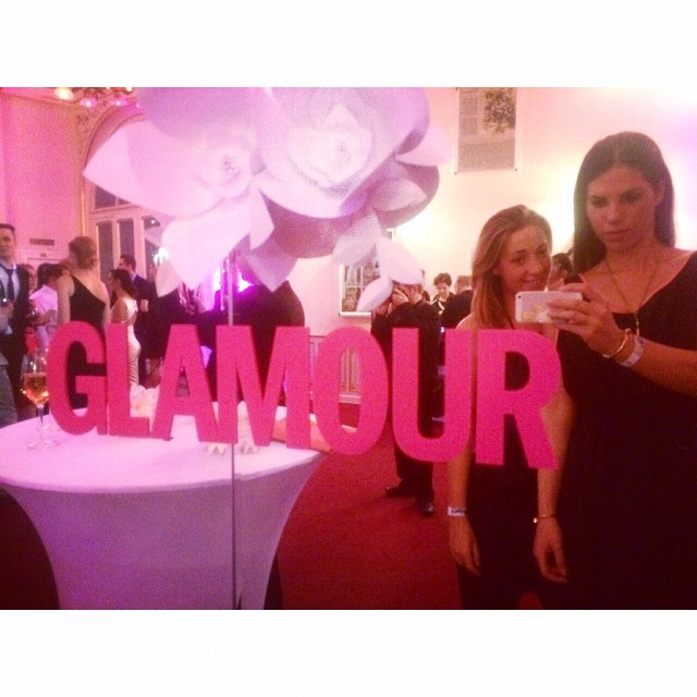 Csak a glamúr, csak a csillogás.