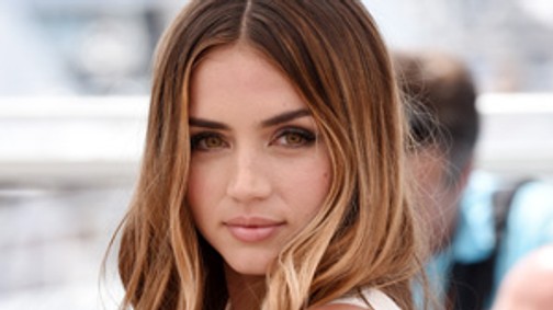 Ő az új Jennifer Lopez! És Cannes-ban imádták