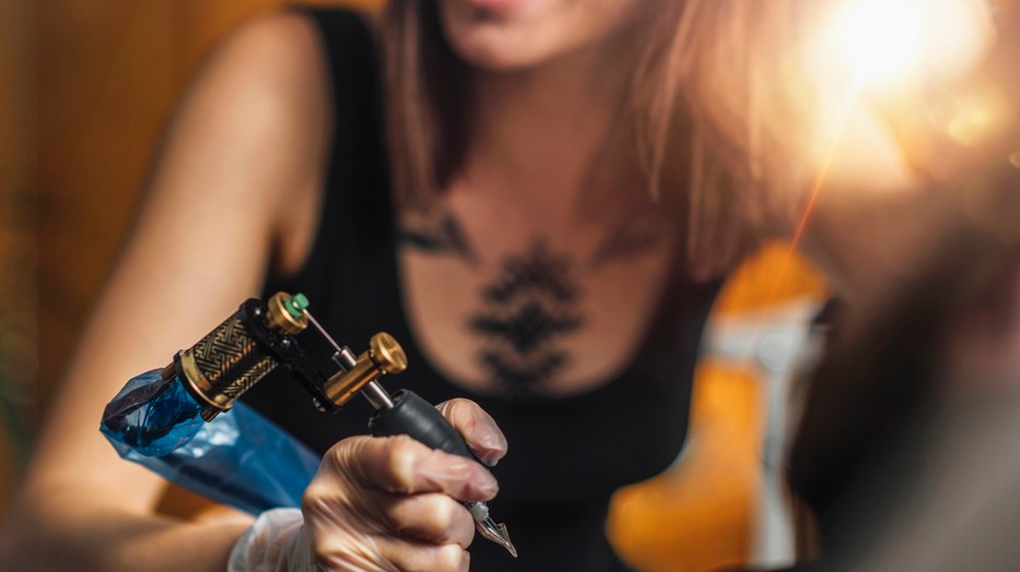 „Nem a tetováltatás okoz függőséget, hanem a pozitív érzés” - interjú Vámosi Vivien tetoválóművésszel