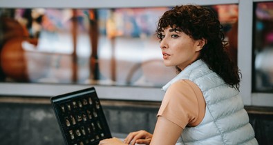 A szomszéd olyan pornót néz, amiben az arcom köszön vissza, pedig sosem csinálnék ilyet