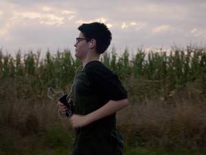 Egy fiatal szabolcsi transznemű történetén keresztül szól a család fontosságáról a nemzetközi érdeklődést kiváltó magyar dokumentumfilm