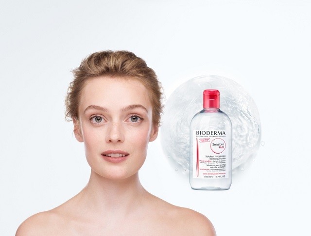 Gyorsan és kíméletesen tisztít: a micellás víznek a te polcodon is ott a helye!