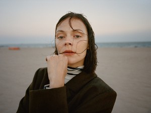 Az egyik legsikeresebb magyar topmodell újságírásra cseréli a kifutókat