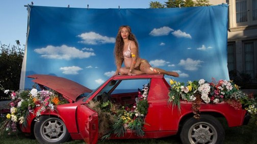 Beyoncé várandósan vetkőzött máris - itt a teljes sorozat a terhesfotókból!