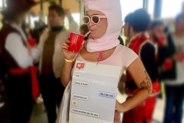 Ez a nő "péniszfotónak" öltözött, de miért?