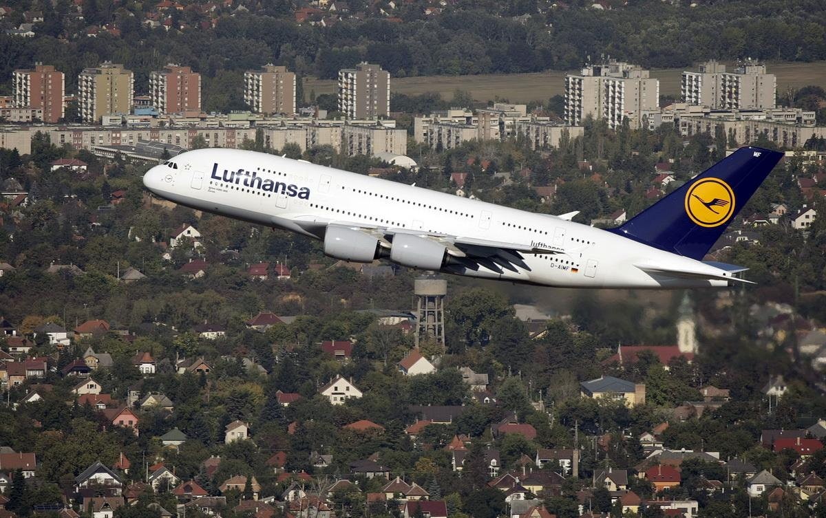 Megérkezett az Airbus 380 Budapestre