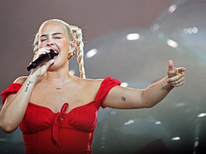 Anne Marie terápiára jár, legózik, és csakis önmagának akar megfelelni az öltözködésével