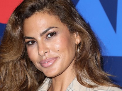 Meglepetés! A gyönyörű Eva Mendes visszatért a vörös szőnyegre
