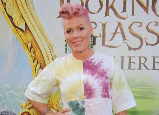 pink, terhes, várandós, énekesnő, twitter, nagy pocak