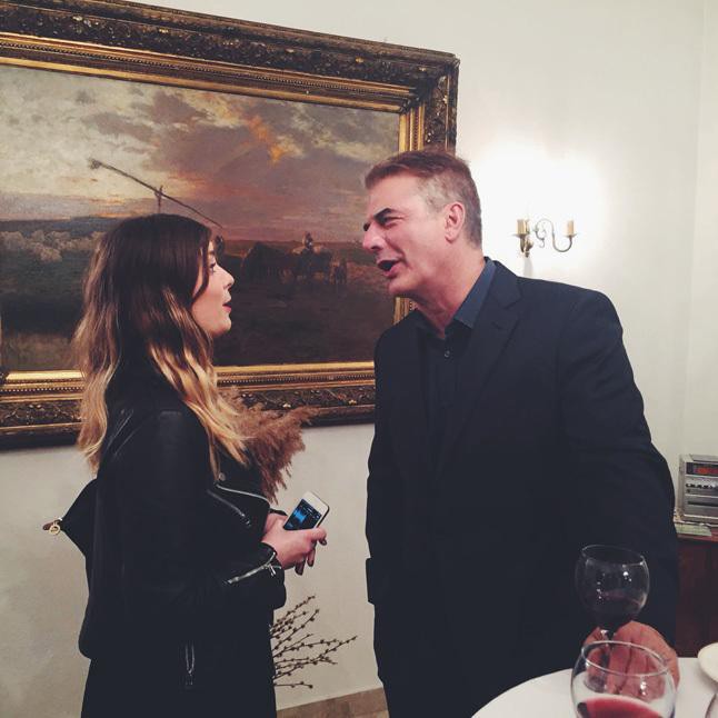 Nagy-György Borbála szerkesztő keményen küzd az izgatottságával, amikor Chris Noth-szal beszélget