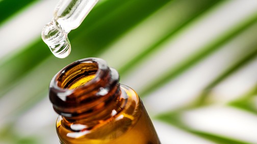 Ezért olyan hasznos a teafaolaj a bőröd számára