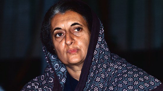 India egyetlen női miniszterelnöke vérét adta az országáért - 40 éve lőtték le Indira Gandhit