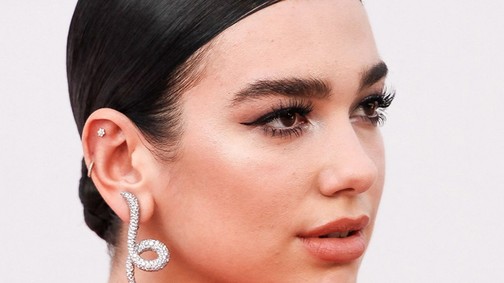 Elképesztő: a rajongók szerint Dua Lipa retusálta a gyerekkori képeit