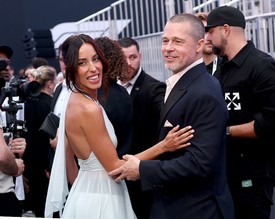 A vörös szőnyeges eseményeken szinte egy pillanatra sem engedik el egymást...