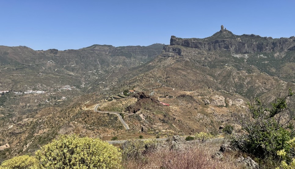 A Roque Nublo a Roque Bentayga felől nézve