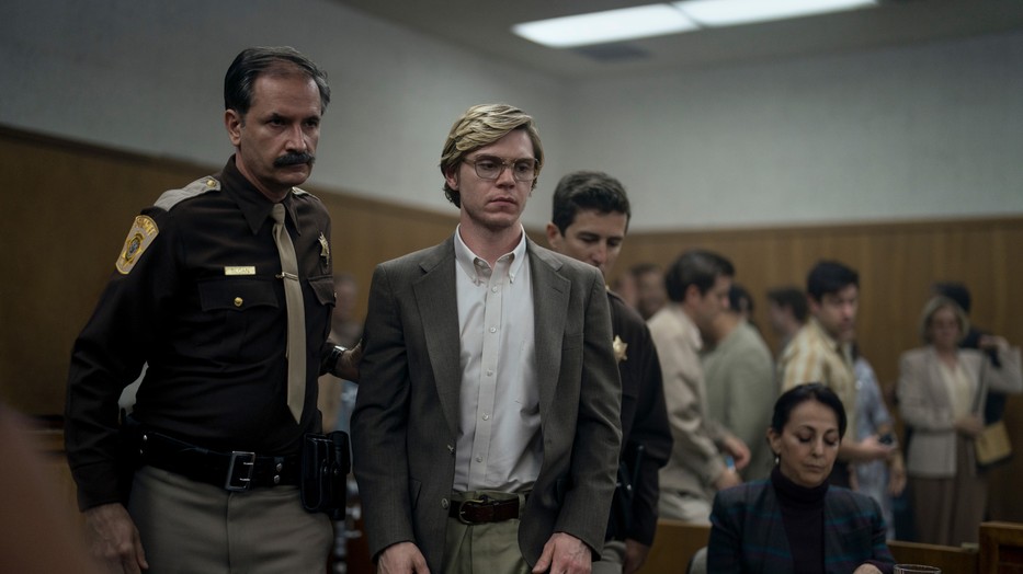 Evan Peters a Szörnyeteg: a Jeffrey Dahmer-sztori című sorozatban