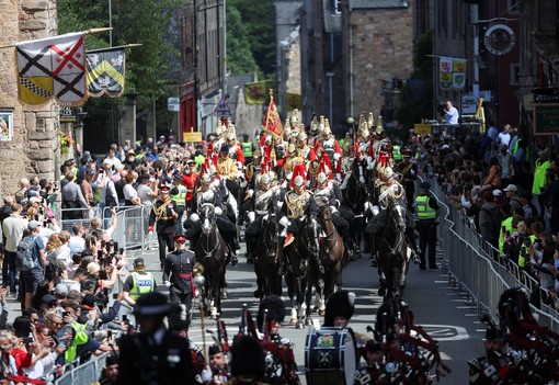 Károly király skót koronázási fotóitól eláll a lélegzetünk!