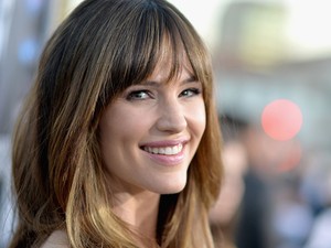 Jennifer Garner egy csirkét sétáltat pórázon! Micsoda háziállat!