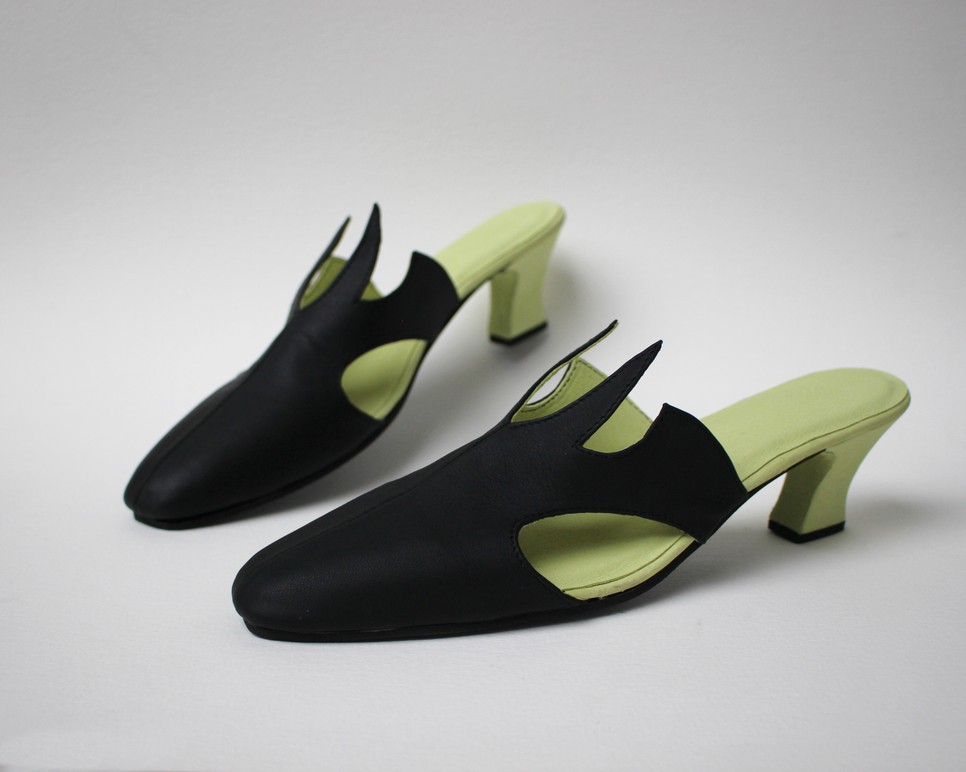 Újrahasznosított bőr kiegészítők és romantikus kötött darabok – ismerd meg Kain Eszter divattervezőt