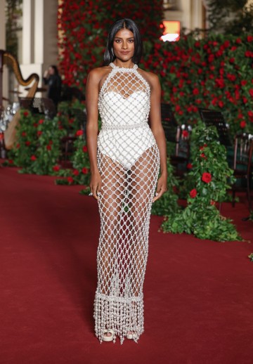 Simone Ashley a Vogue World: London vörös szőnyegén