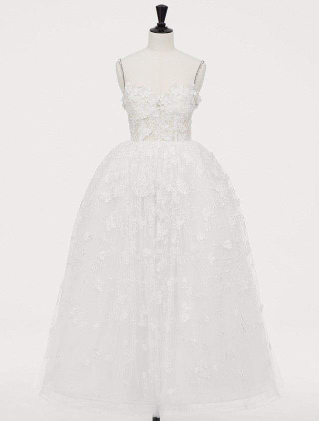 Fűzős csipkeruha - 119 995 Ft