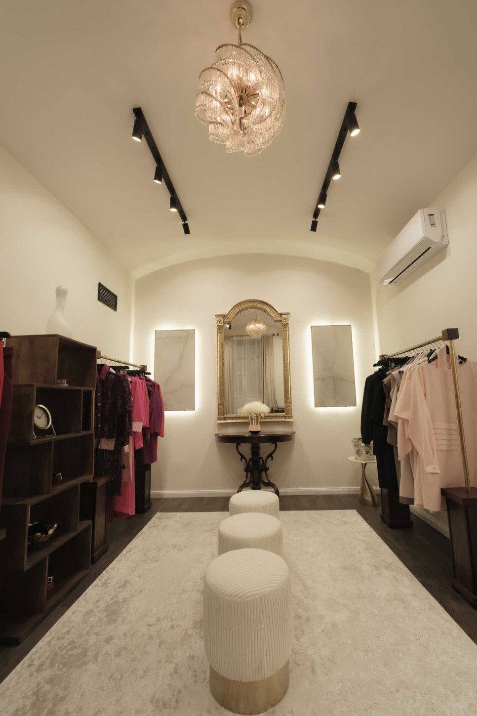 Urbánus eklektika a Bajcsy-Zsilinszky úton: a PETHIK exkluzív szalonja a személyre szabott élmény tere