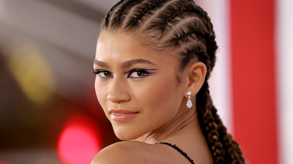 Zendaya szexi pókhálós ruhájáról maga Pókember sem tudta levenni a szemét