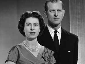 Ilyen lámpalázas volt II. Erzsébet királynő, amikor 31 évesen elmondta első karácsonyi köszöntőjét