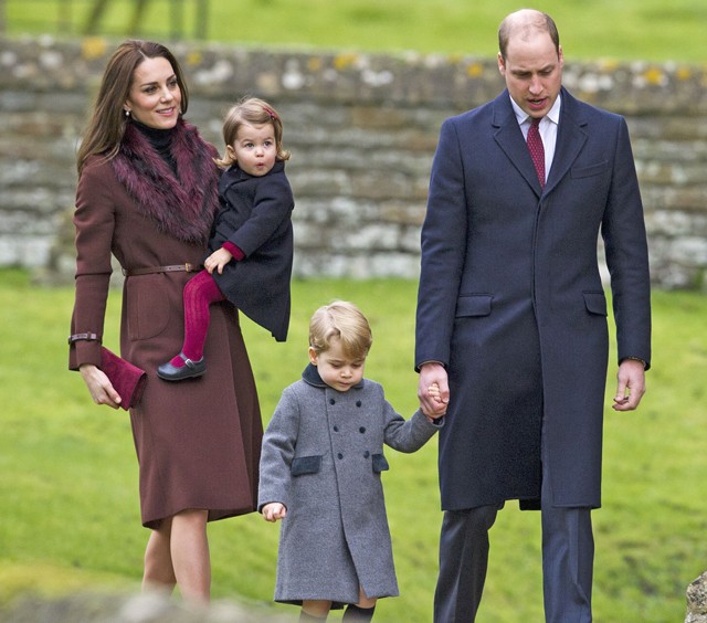 Kate Middleton, Vilmos herceg, György herceg és Sarolta hercegnő 2016 karácsonyán