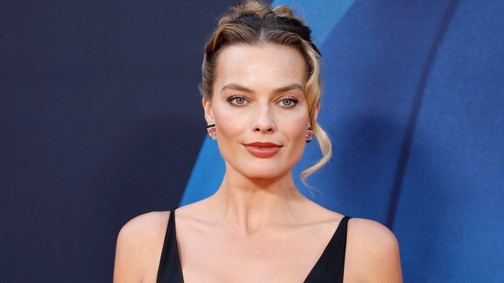 Margot Robbie álomszép ruhájából csak úgy árad a meztelenség, nem lehetett másra figyelni a vörös szőnyegen