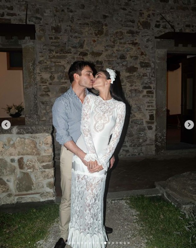 Ilyen volt Ed Westwick és Amy Jackson nagy napja