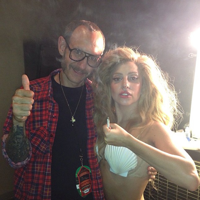 Terry Richardson Lady Gaga öltözőjében a tegnapi MTV díjátadón.