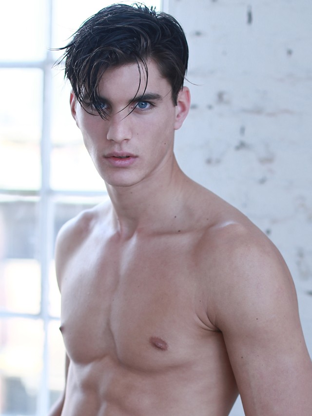 Úton a világsiker felé! Interjú Dán Zsolt modellel!