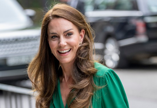 Katalin hercegné lenge ruhában várja a nyarat