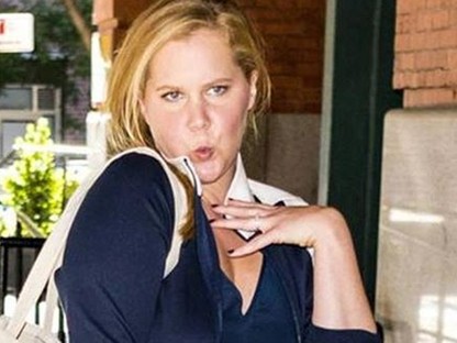 Nagyon megható: A várandós Amy Schumer ultrahangon mutatta meg kisbabáját