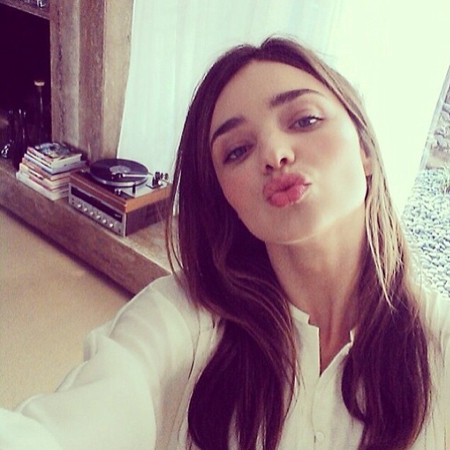 Miranda Kerr: @mirandakerr Csodás tájak, kulisszatitkok és rengeteg csak like-olásra váró selfie.