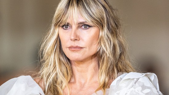 Heidi Klum a világ legzavarbaejtőbb ruhájában lopta el a show-t a Vivienne Westwood divatbemutatón