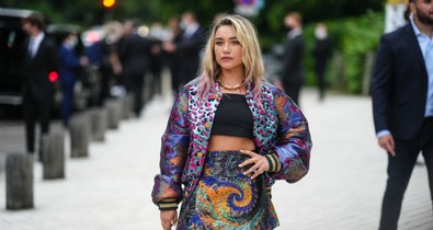 Florence Pugh büszkén megvédte a mellbimbóit