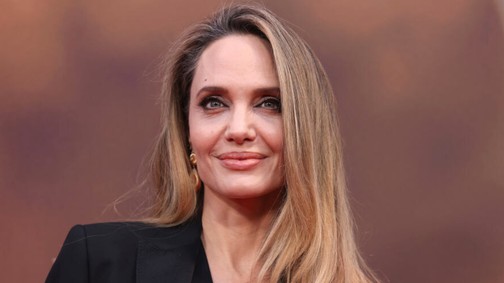 Angelina Jolie-t új párja is elkísérte a vörös szőnyegre: ez a férfi lenne Brad Pitt utódja?