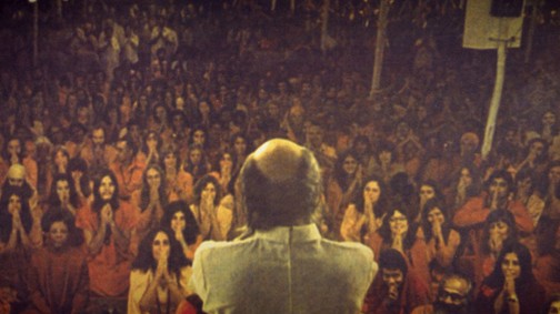 Hihetetlen, de igaz történet: szexguru, Rolls-Royce-ok, áhítat és gépfegyverek