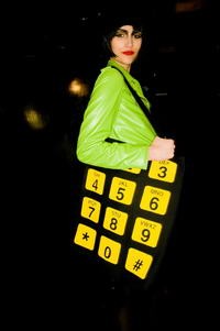 A tárcsázó-mintás táska, nekünk tetszett!