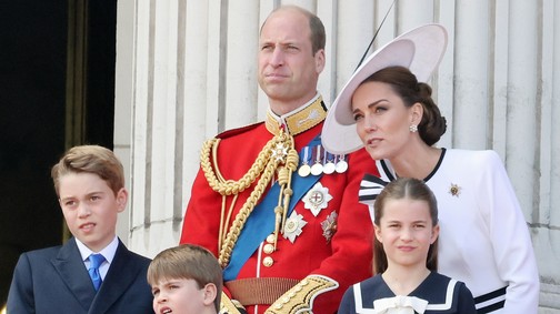 Igen, a brit királyi család tagjainak is van teljes nevük: így hívják Katalin hercegnét, Vilmos herceget és a többieket
