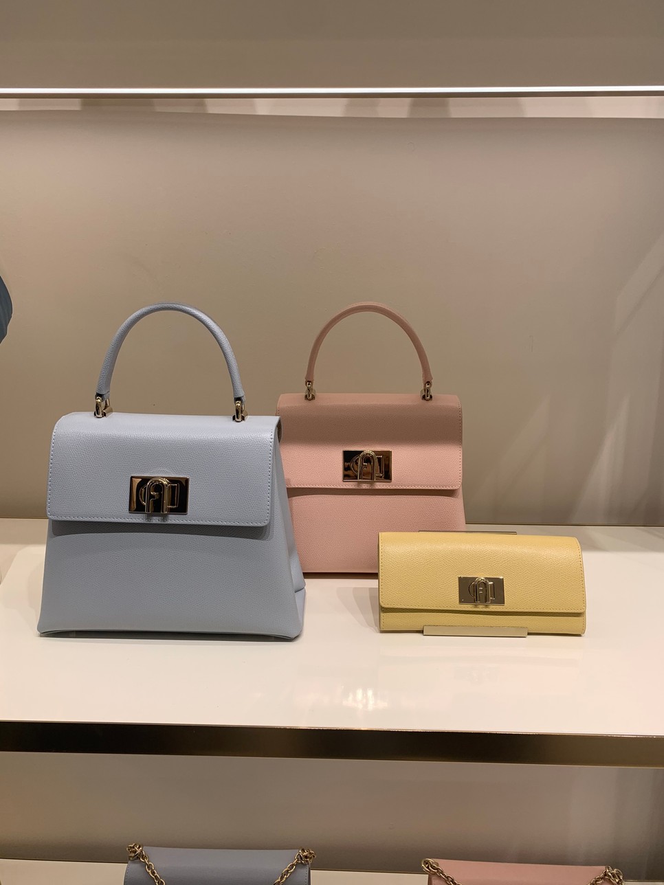 Karakteres formák, látványos színek: megérkezett a Furla új kollekciója