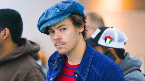 Harry Styles manikűrje fogadjunk, hogy színesebb, mint tiéd